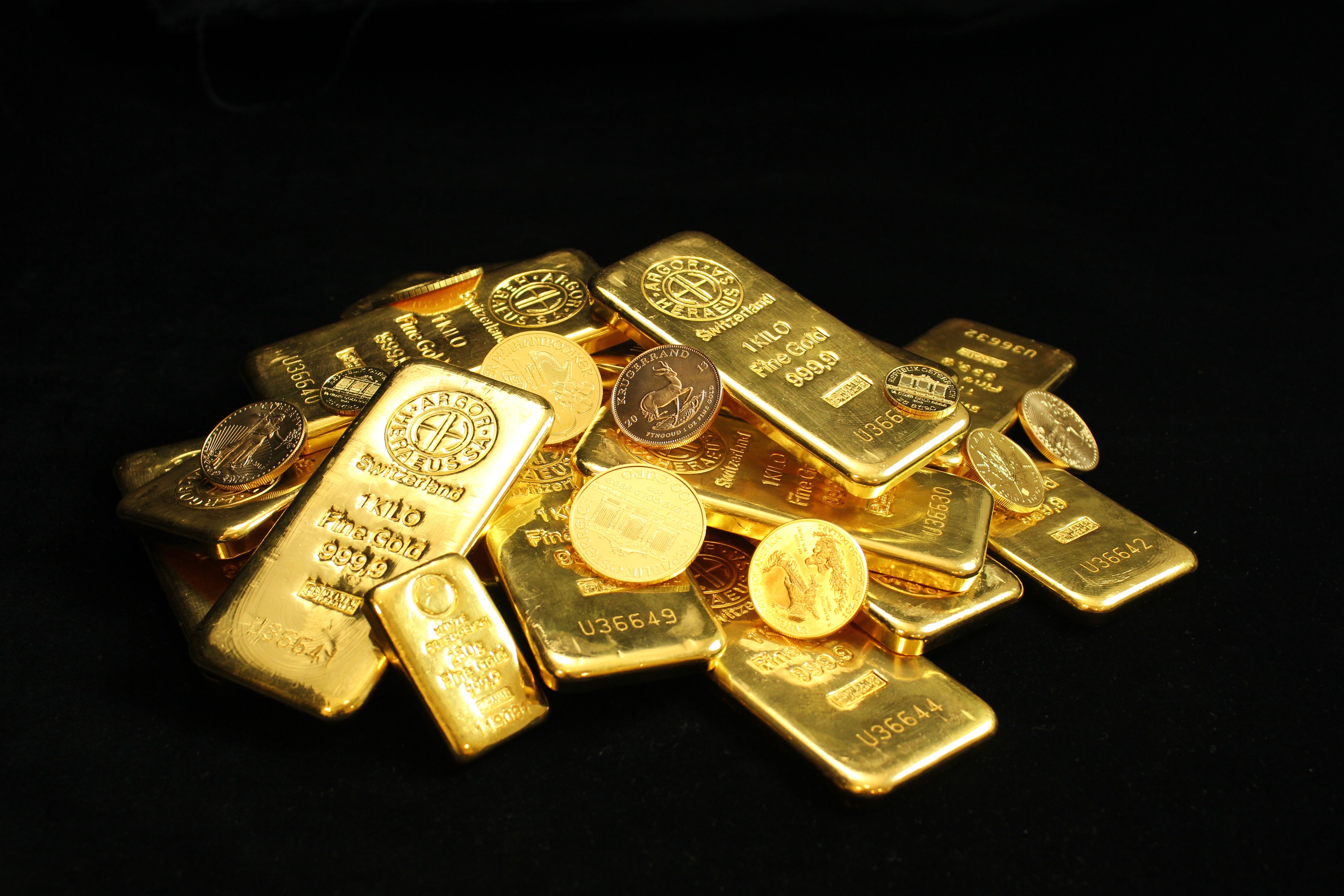 Can Investing in Gold During a Recession be a Wise Decision? Pros & Cons